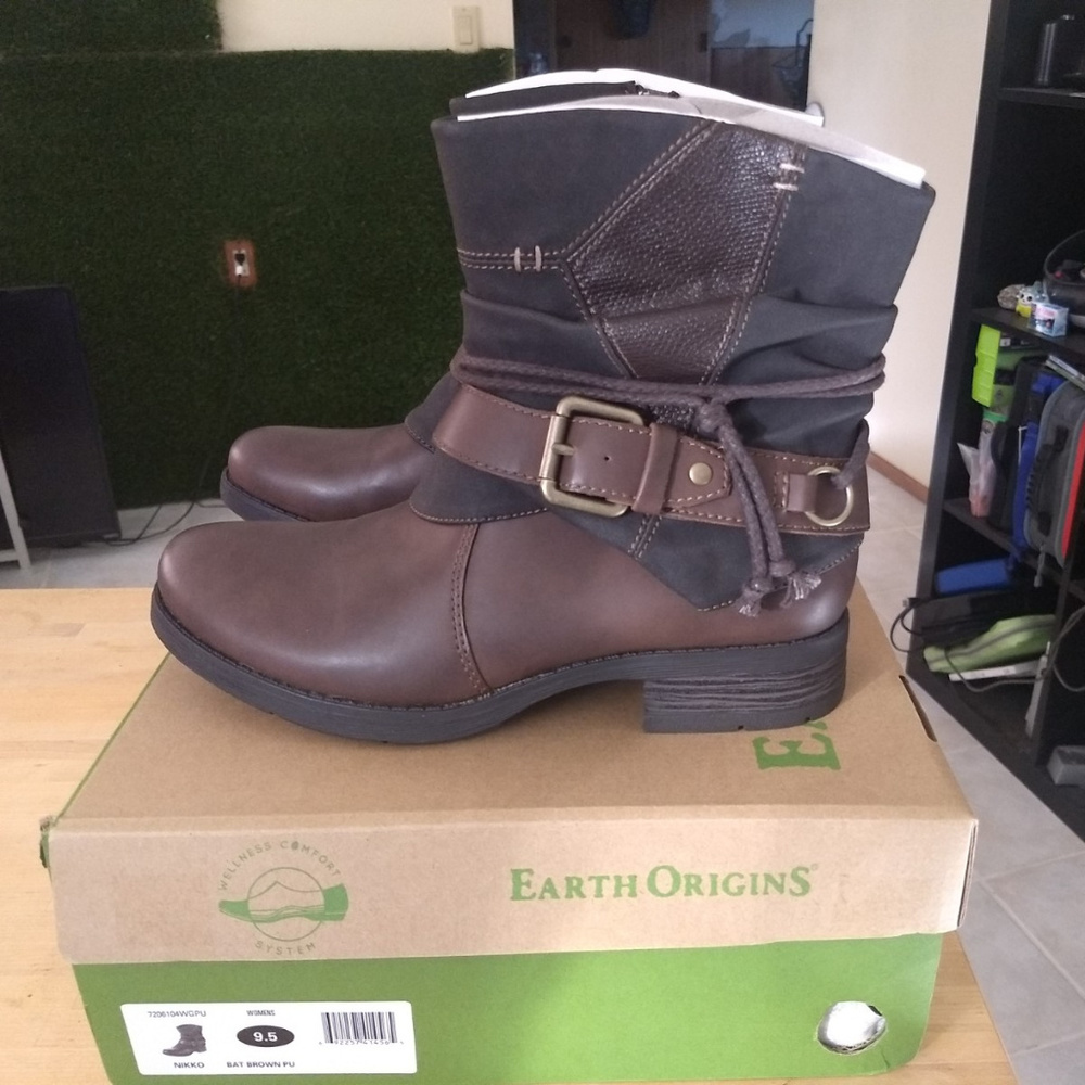 New with Tags, Earth Shoes Nikko Boots, Brown, 9.5
